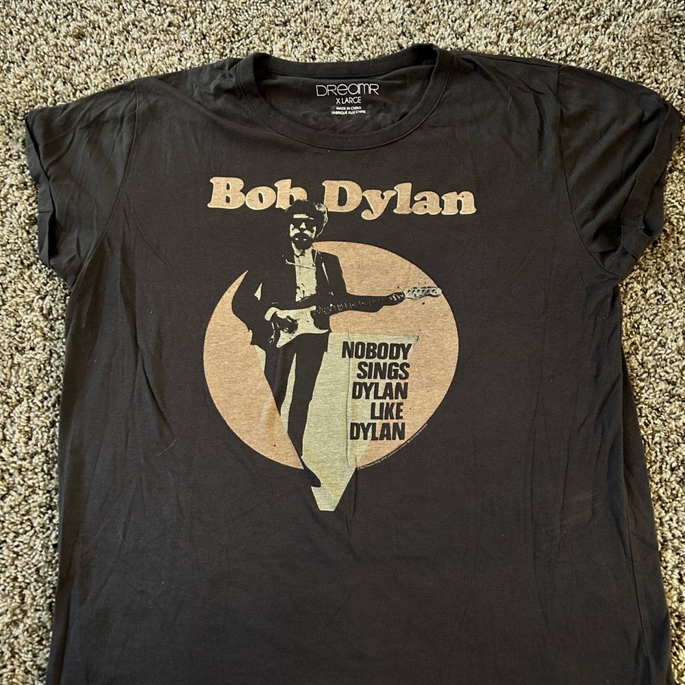 Graphic tee